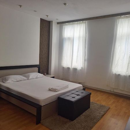 Aparthotel Yanis Bucharest Exterior photo